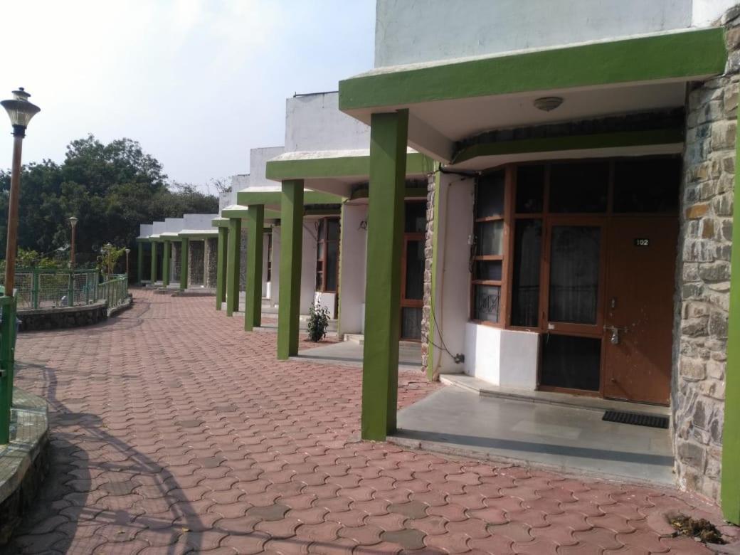 Vamoose Rupmati The Valley Hotel Mandu  Exterior photo
